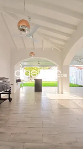 Hermosa casa de una planta en los laureles — foto 5