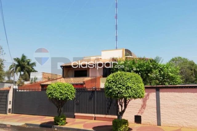 TERRENO CON PISCINA - Lambaré Terreno en venta en Lambaré con piscina Ideal para inversión — foto principal