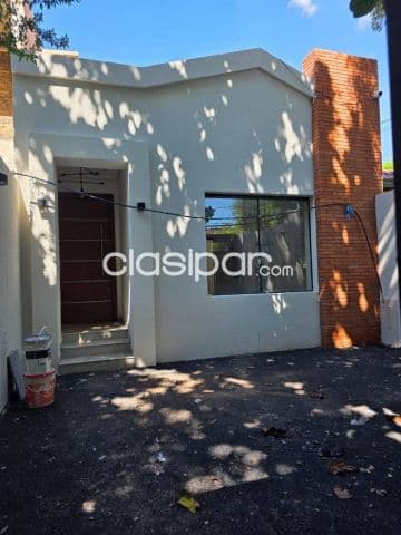 Casa estilo chalet 2 dormitorios en mburicao asuncion