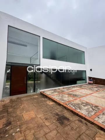 Amplia casa de línea moderna y minimalista en Fernando de la Mora zona los colonos — foto 3