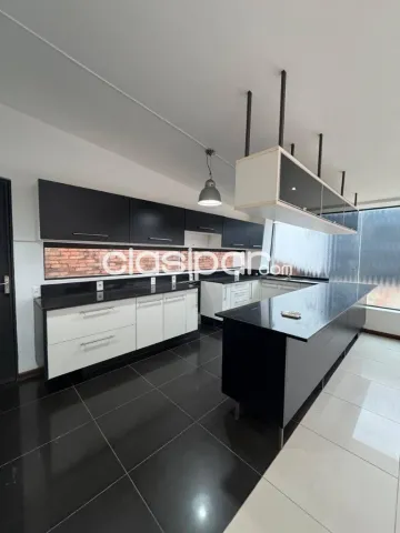 Amplia casa de línea moderna y minimalista en Fernando de la Mora zona los colonos — foto 5