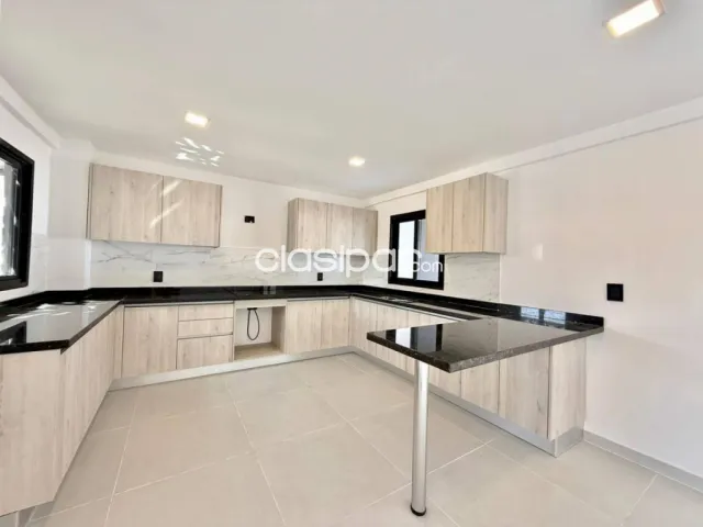 Duplex estilo minimalista 3 dormitorios en laurelty Luque, foto 4