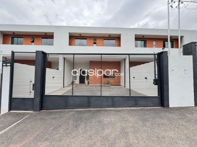 Duplex en Luque zona rakiura cod 6509