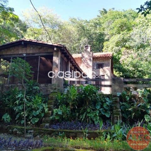 Valle de 4ha con casa y piscina natural en Mbatoví, foto 1