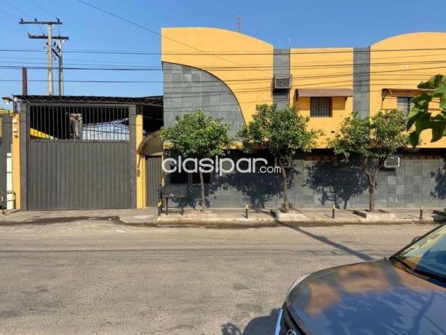 Complejo industrial con galpón y oficinas en asuncion