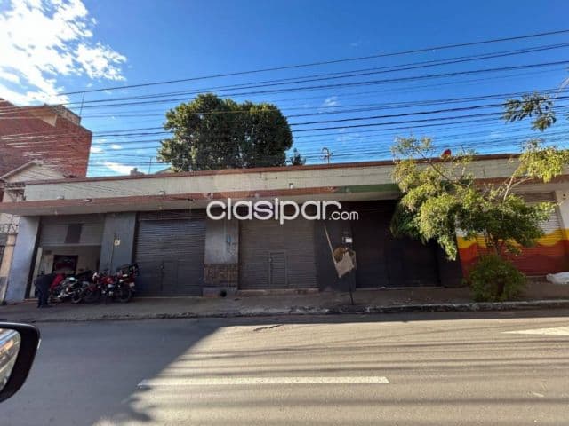 En venta propiedad con salones comerciales en Barrio Obrero Asunción