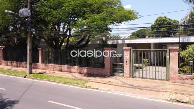 Amplia residencia en Barrio San Cristobal