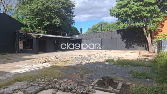 Showroom con oficinas y depósito en los laureles - multiplaza
