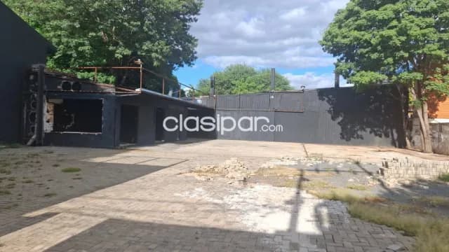 Showroom con oficinas y depósito en los laureles - multiplaza — foto 3