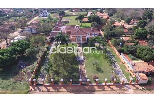 imponente mansión sobre Avda. Laguna Grande a cuadras deUbica Mcal. López Zona Norte — foto 2