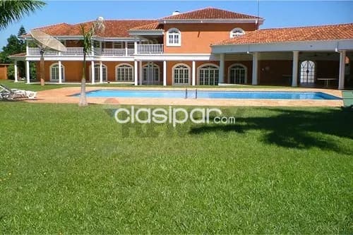 imponente mansión sobre Avda. Laguna Grande a cuadras deUbica Mcal. López Zona Norte — foto 3