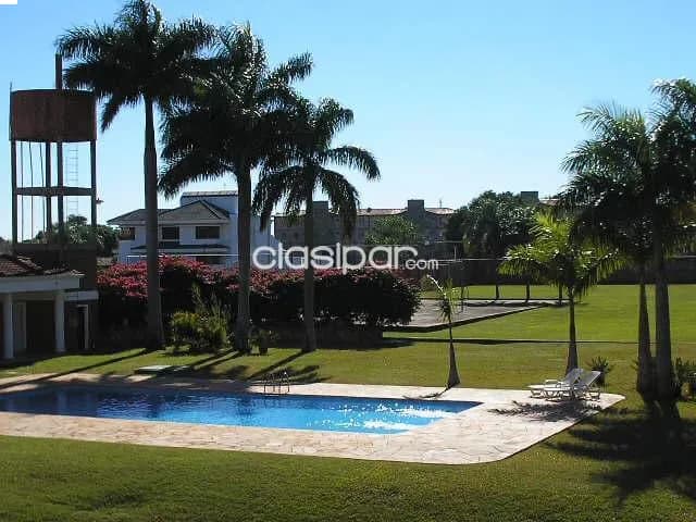imponente mansión sobre Avda. Laguna Grande a cuadras deUbica Mcal. López Zona Norte — foto 4