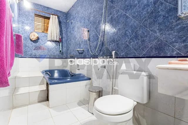Casa en bo.mcal,estigarribia c/6 dormitorios amplio patio y piscina- terreno 1204 m2 — foto 3