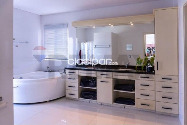 Casa c/piscina en bo.cerrado puerto marco-hernandarias c/vista al lago acarayrias, foto 1