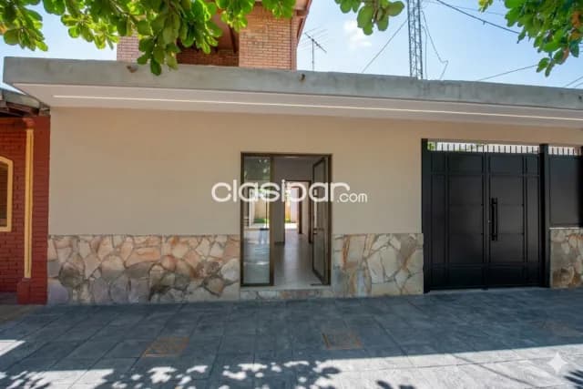 UBICACIÓN ESTRATÉGICA E IMBATIBLE: Ubicado en el prestigioso Cuarto Barrio de Luque, foto 2