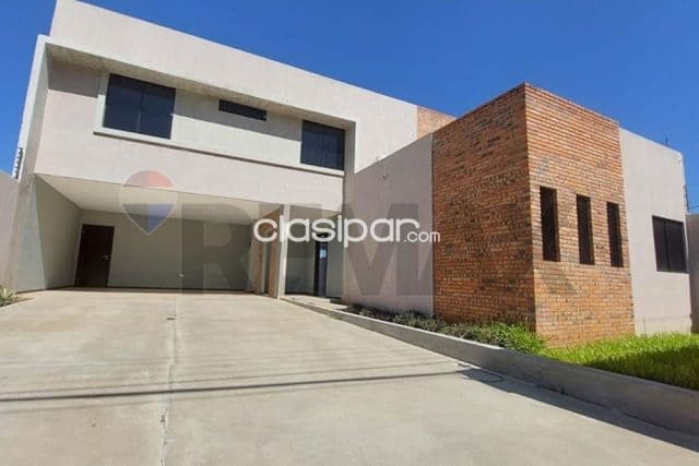 EN VENTA CASA EN Luque A 10 minutos del Aeropuerto Internacional Silvio Pettirossi, a 15 m