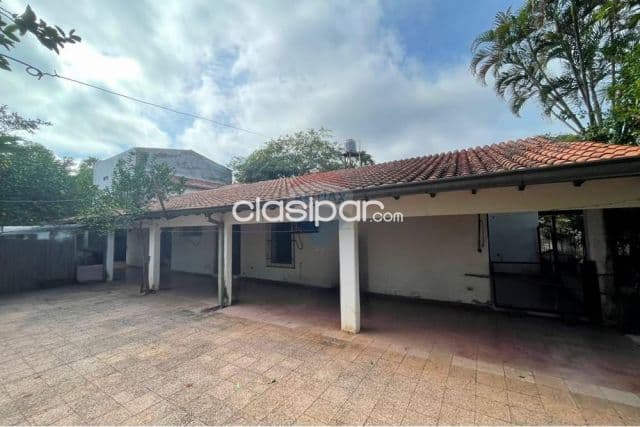 Casa de calle a calle el mejor barrio de San Lorenzo te espera! Esta propiedad de c