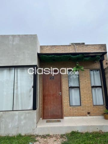 Duplex de 2 dormitorios AMOBLADO en condominio del barrio La Lomita de Ñemby