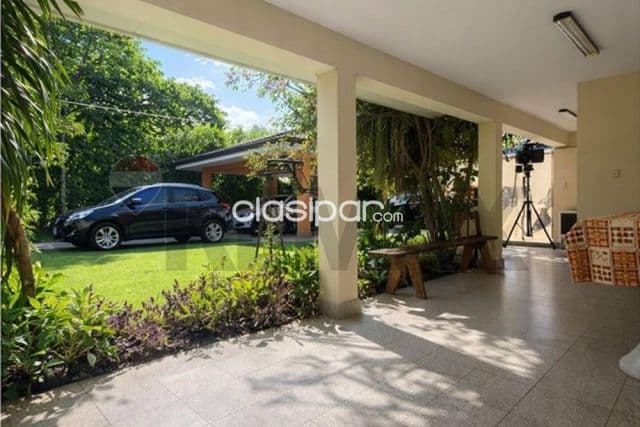 Amplia casa c/3 dormitorios en suite y baños,piscina Las Lomas-Carmelitas