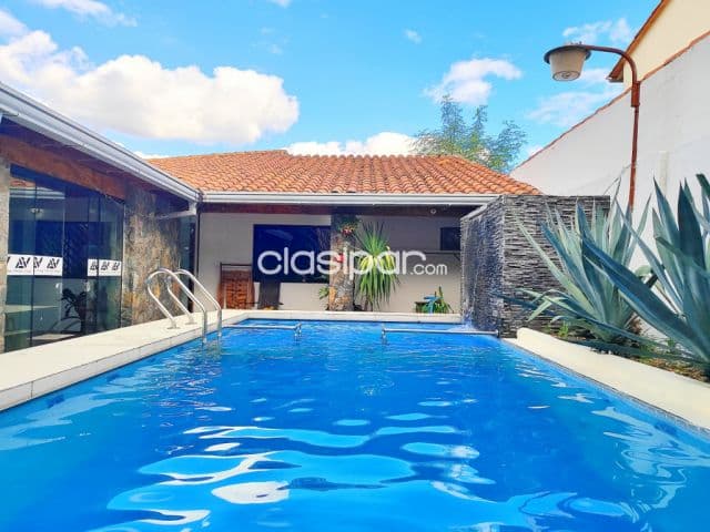 Casa c/ piscina en Villa Elisa zona centro!!