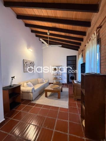 Se Alquila Casa de 1 Dormitorio, en barrio Ycua Sati. Amoblada y equipada