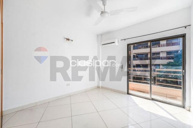 Departamento 2 dormitorios + área de servicio edificio platinum, barrio Las Mercedes