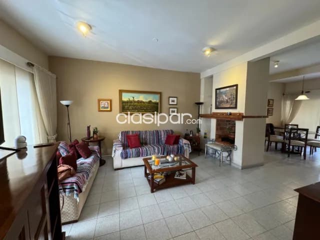 Coqueto y Amplio Duplex de 200 m2 en el Barrio Mburucuya - CLHO7957422 — foto 3