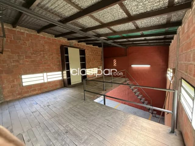 Ubicación estratégica en Lambaré. Vendo local con oficinas y depósitos — foto 5