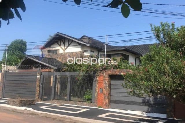 Amplia residencia en lambare
