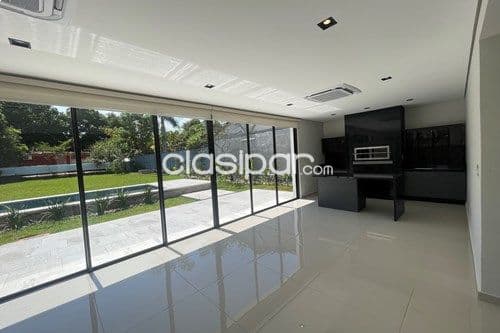 Casa de lujo en lambare-av del yacht