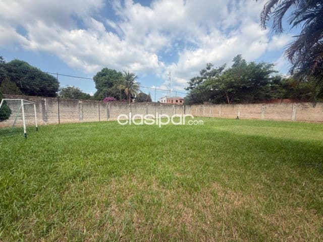 Amplia casa en San Lorenzo barcequillo