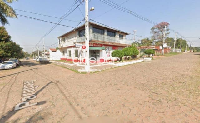 Casa + salón comercial + deposito en venta