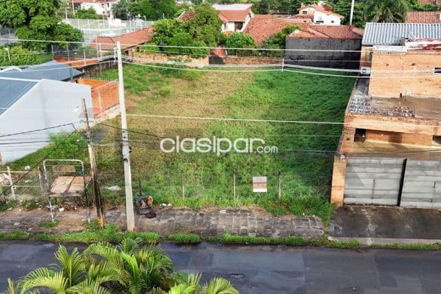 Amplio terreno Sobre la calle Pizarro
