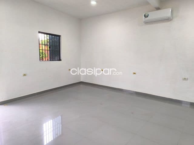 Salon comercial en esquina- barrio san miguel
