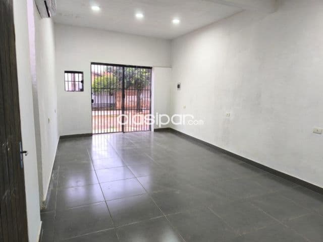 Salon comercial en barrio san miguel