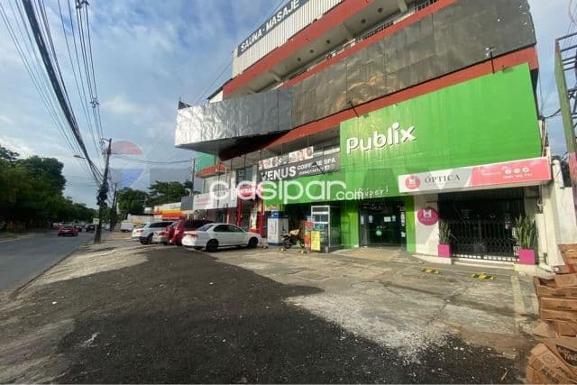 De local comercial sobre av. Choferes del chaco — foto principal