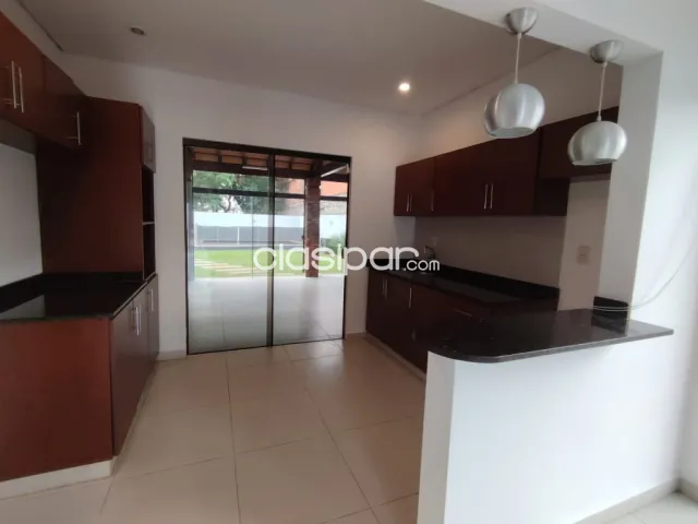 Casa con piscina en Mariano Roque Alonso Zona Shopping MRA, foto 3
