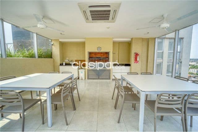 Departamento amoblado de 2 dormitorios en el eje corporativo