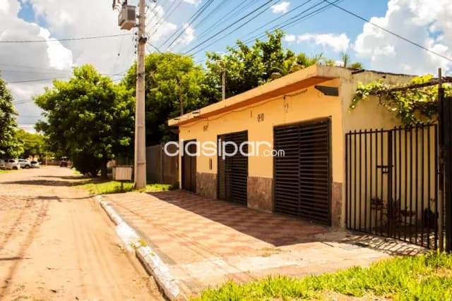 Casa con salones en venta en Loma Pyta - Asunción, foto 3