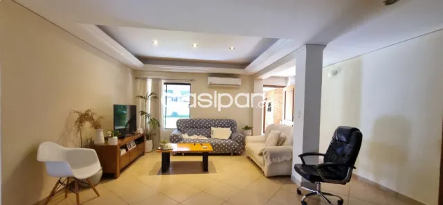 Casa con 4 Dormitorios y amplio patio en Lambaré, foto 4