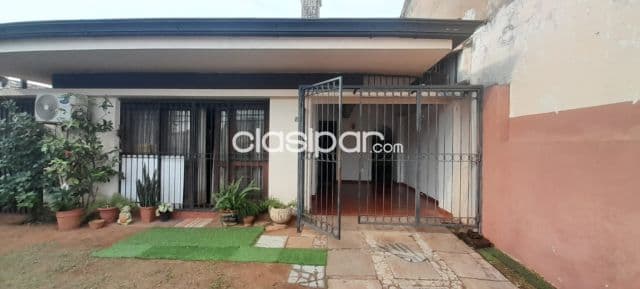 Casa a Refaccionar en Barrio Los Laureles Zona Residencial