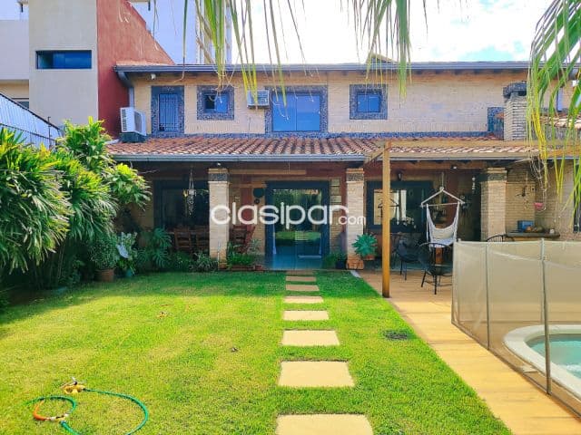 Casa c/ piscina en Fernando de la Mora zona norte!!