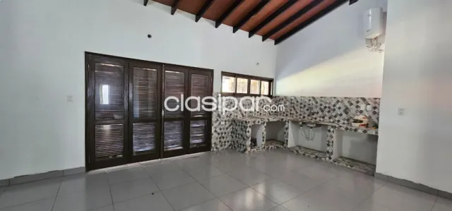 O alquilo hermosa casa con piscina en Villa Elisa, foto 5