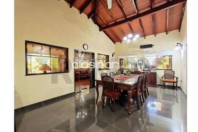 Casa quinta totalmente amoblada,piscina c/generador,transformador propio en ita