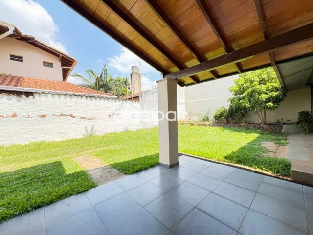 Casa de dos plantas sobre avenida laguna grande‼️, foto 3