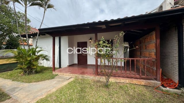 casa en barrio Grupo habitacional del Aeropuerto - Asunción