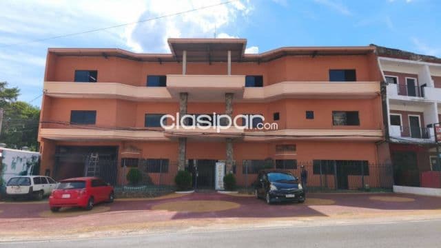 Edificio comercial con tinglado en San Lorenzo