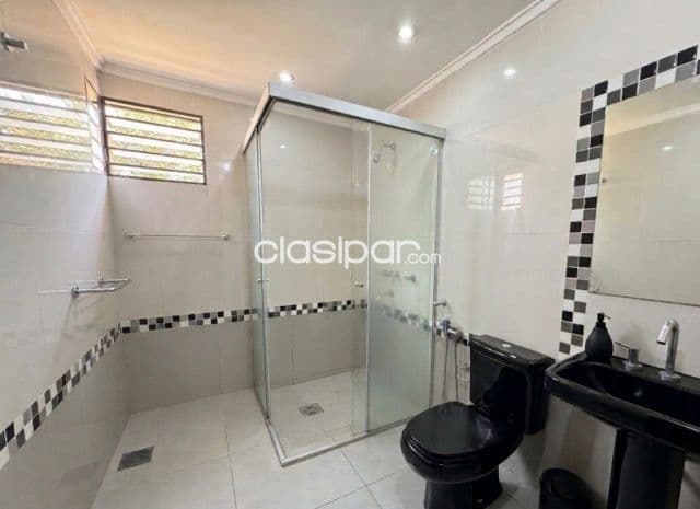 *Casa en Venta - Barrio Mburucuya Asunción* 🏡