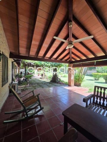 Amplia casa en esquina – San Bernardino