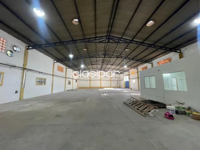 Propiedad Industrial en Luque en zona Avda. Ykua Karanday — foto 3